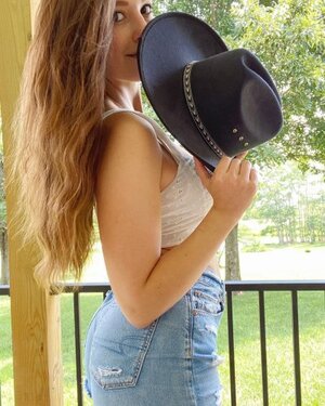 Oakley Rae nude 12