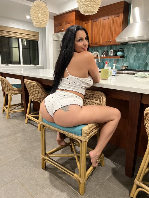 Olivia Bethel nude 10