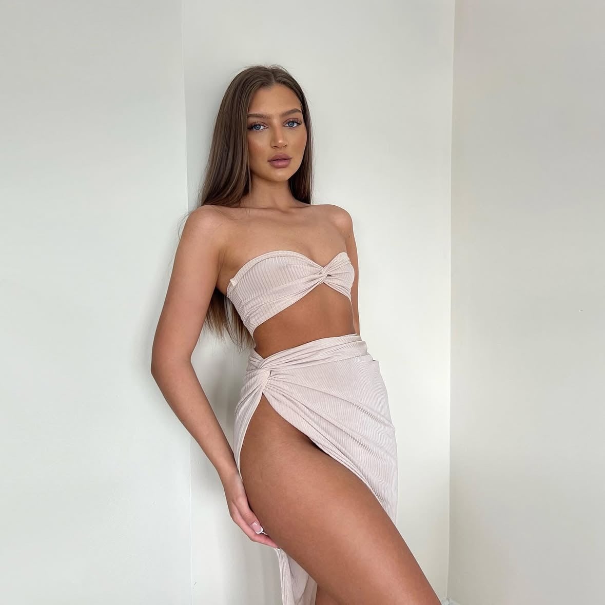 Olivia Claudia nude 7
