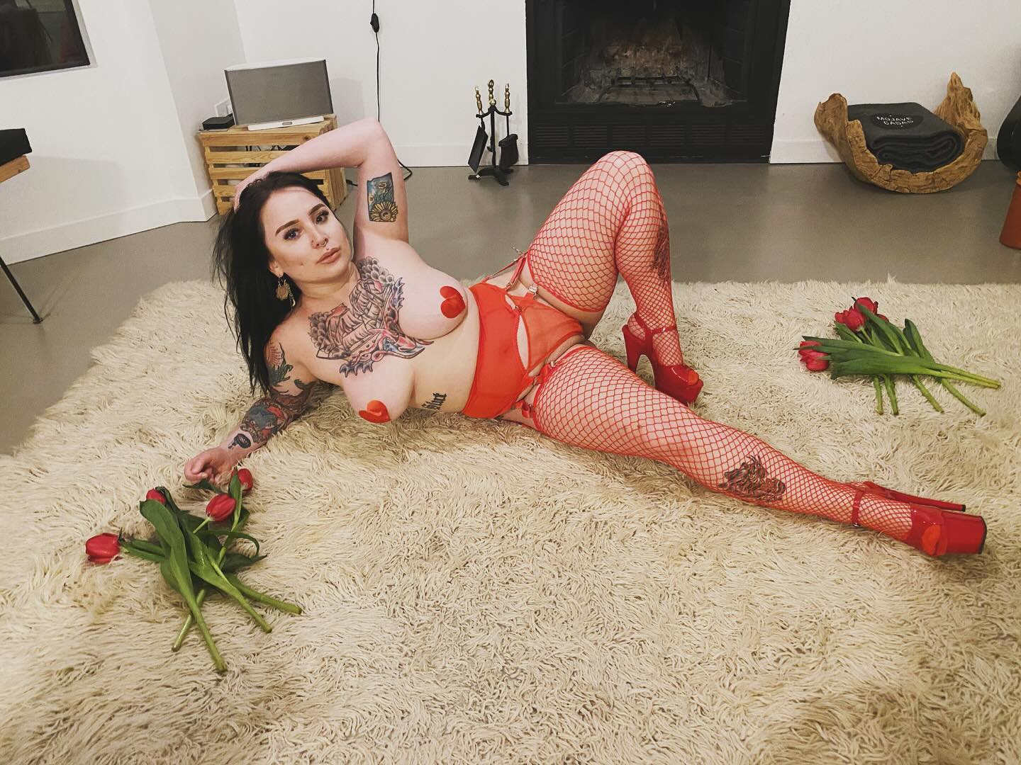 Olivia Vee nude 8