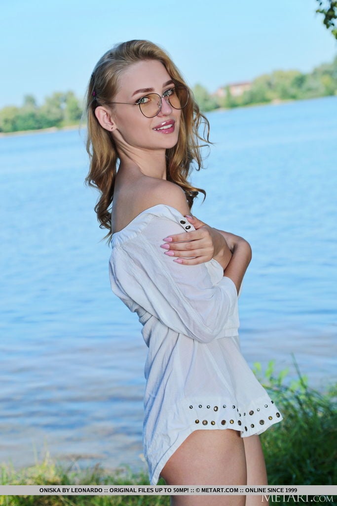 Oniska nude 12