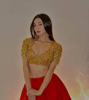 Oviya Darnal nude 12
