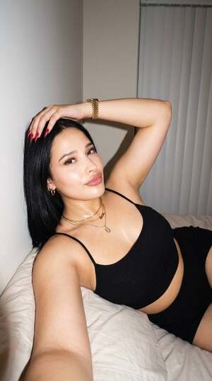 Ozge Can Cicek nude 9