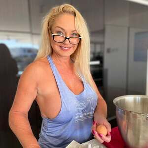 Ozzy Suzy nude 7