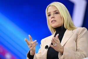 Pam Bondi nude 7