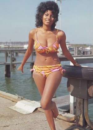 Pam Grier nude 4