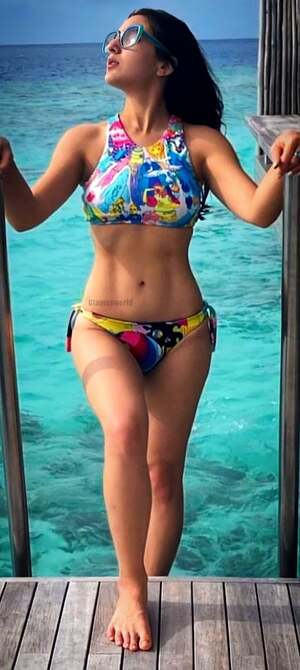 Paniz Zade nude 9