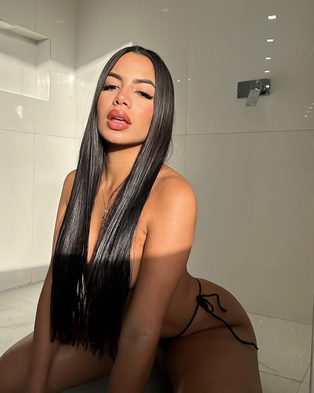 Paola Occhipinti nude 10