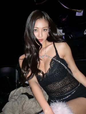 Park Ji-hyo nude 12