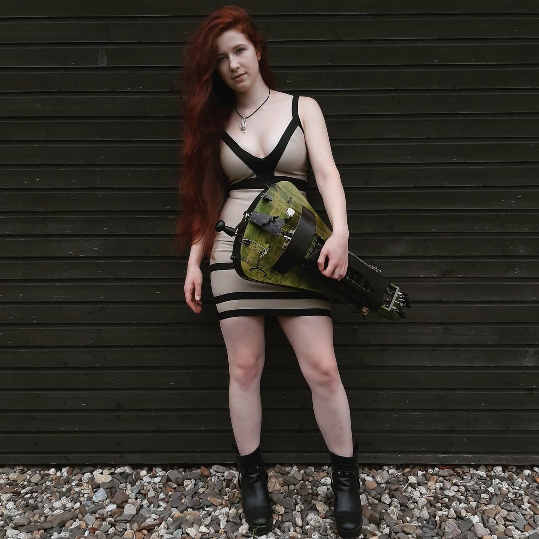 Patty Gurdy nude 10