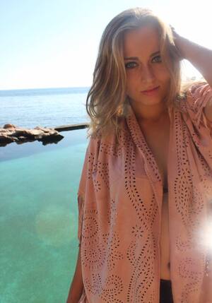 Paula Badosa nude 7