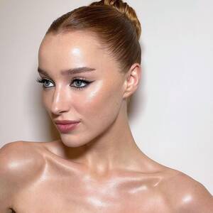 Phoebe Dynevor nude 6