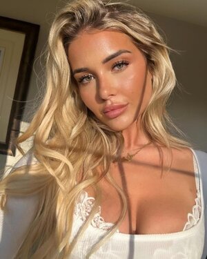 Phoebe Isobel nude 9