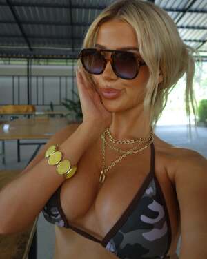 Phoebe Wintle nude 8
