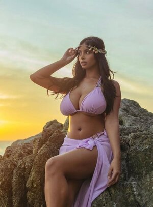 Poc0hontas nude 6