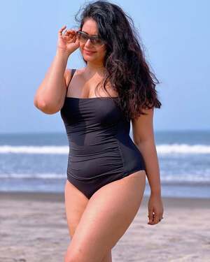 Poonam Bajwa nude 4