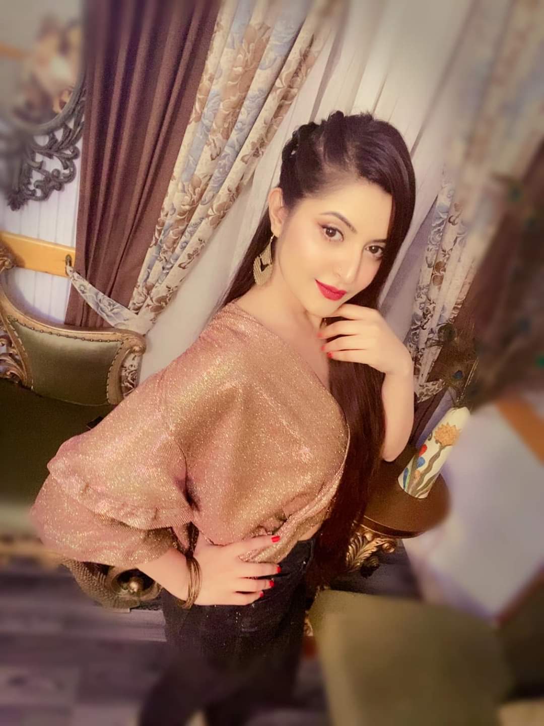 Pori Moni nude 6
