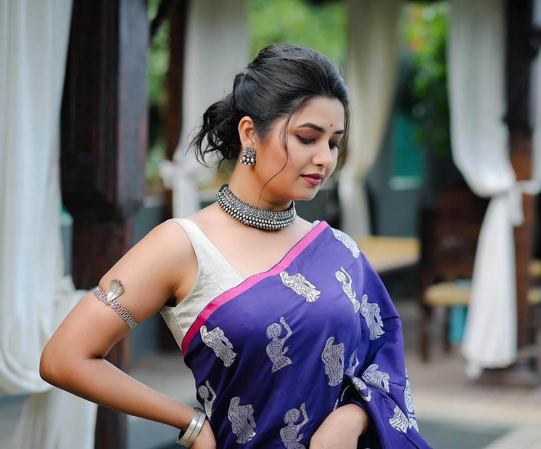 Prajakta Mali nude 8