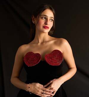 Prakriti Pavani nude 6