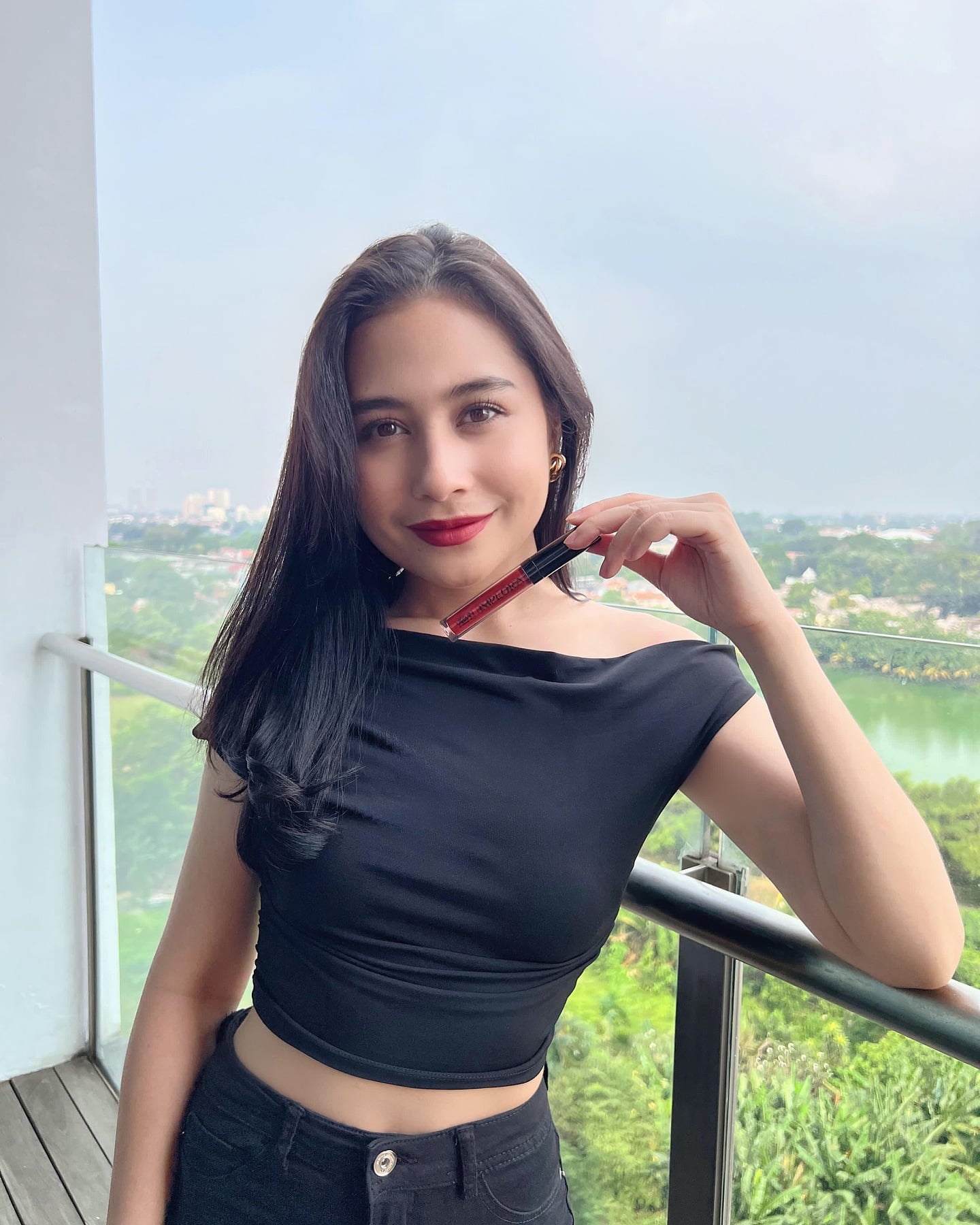 Prilly Latuconsina nude 11