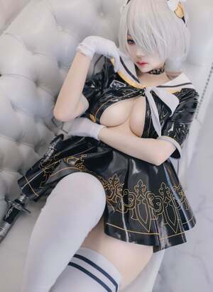 Puutin Cos nude 5