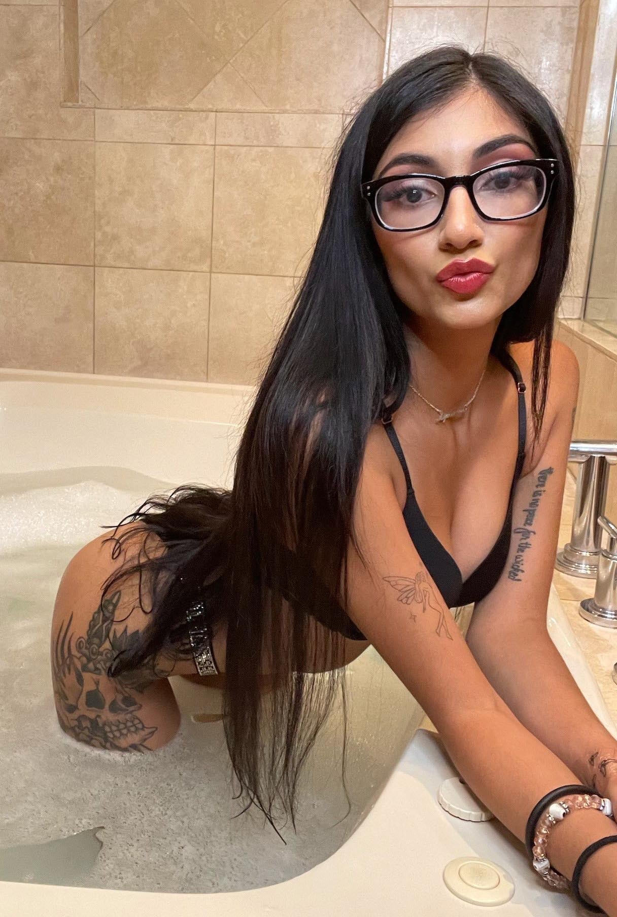 Queen Coco nude 12