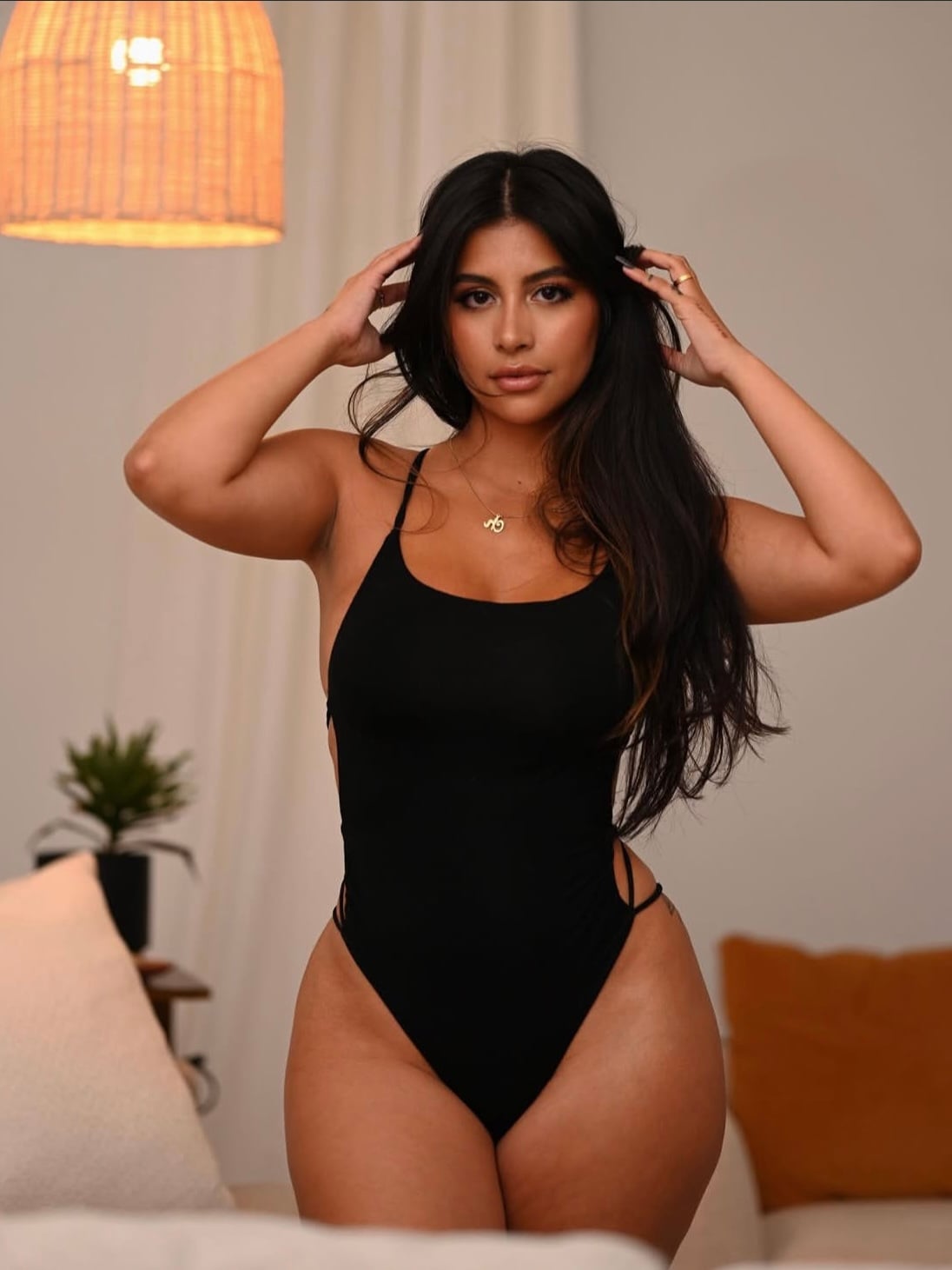 Queen Needy nude 4