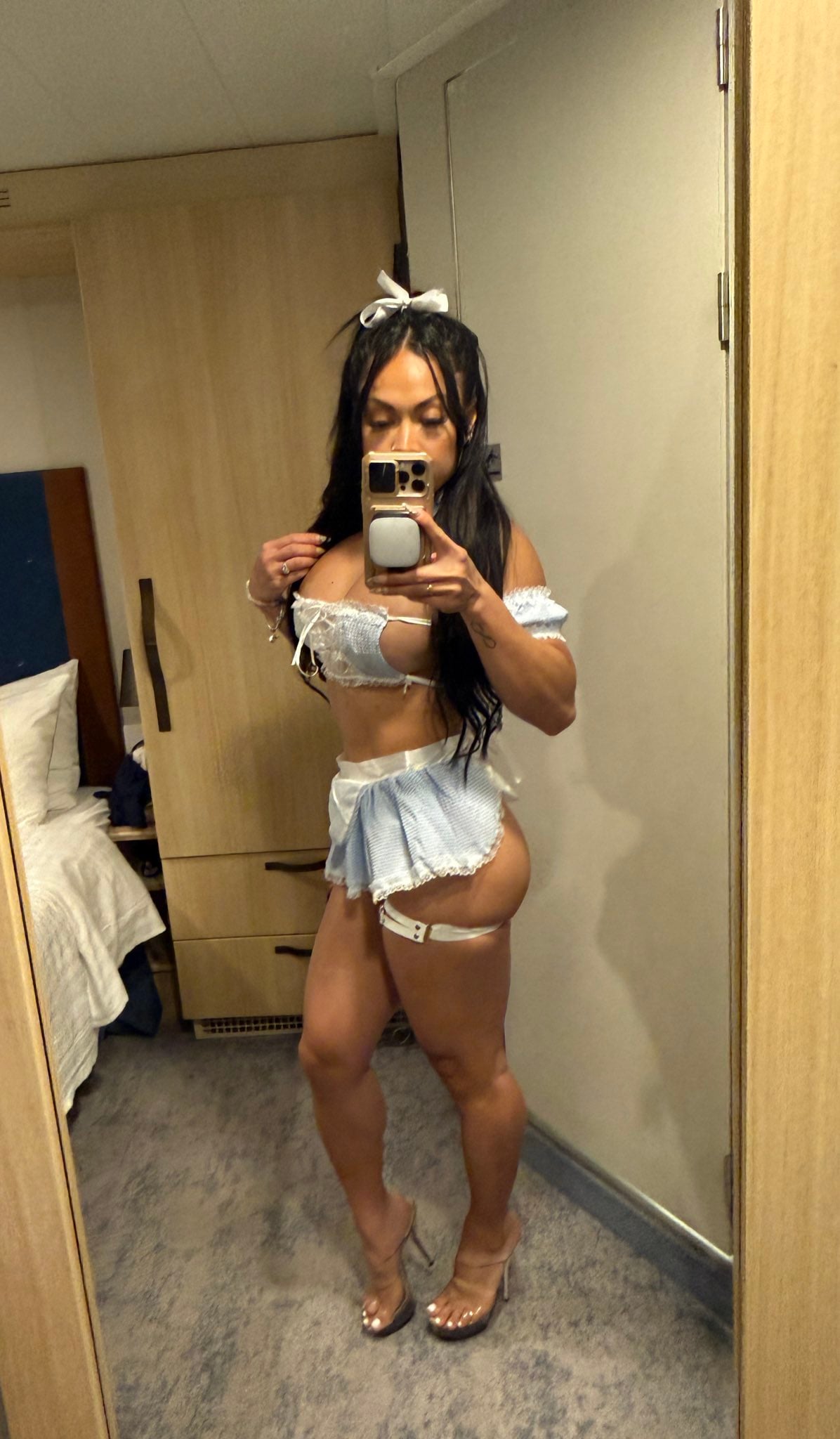 Queeny Allure nude 9