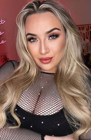 Quincy nude 9