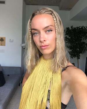 Rachel Skarsten nude 12
