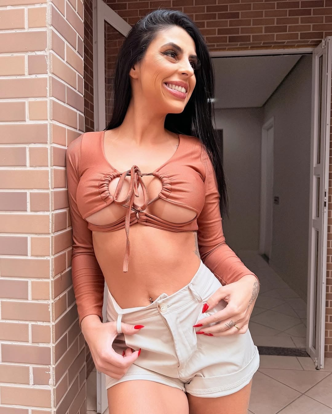 Rainha Hotwife nude 2