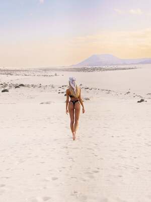 Raluca Roberta nude 6