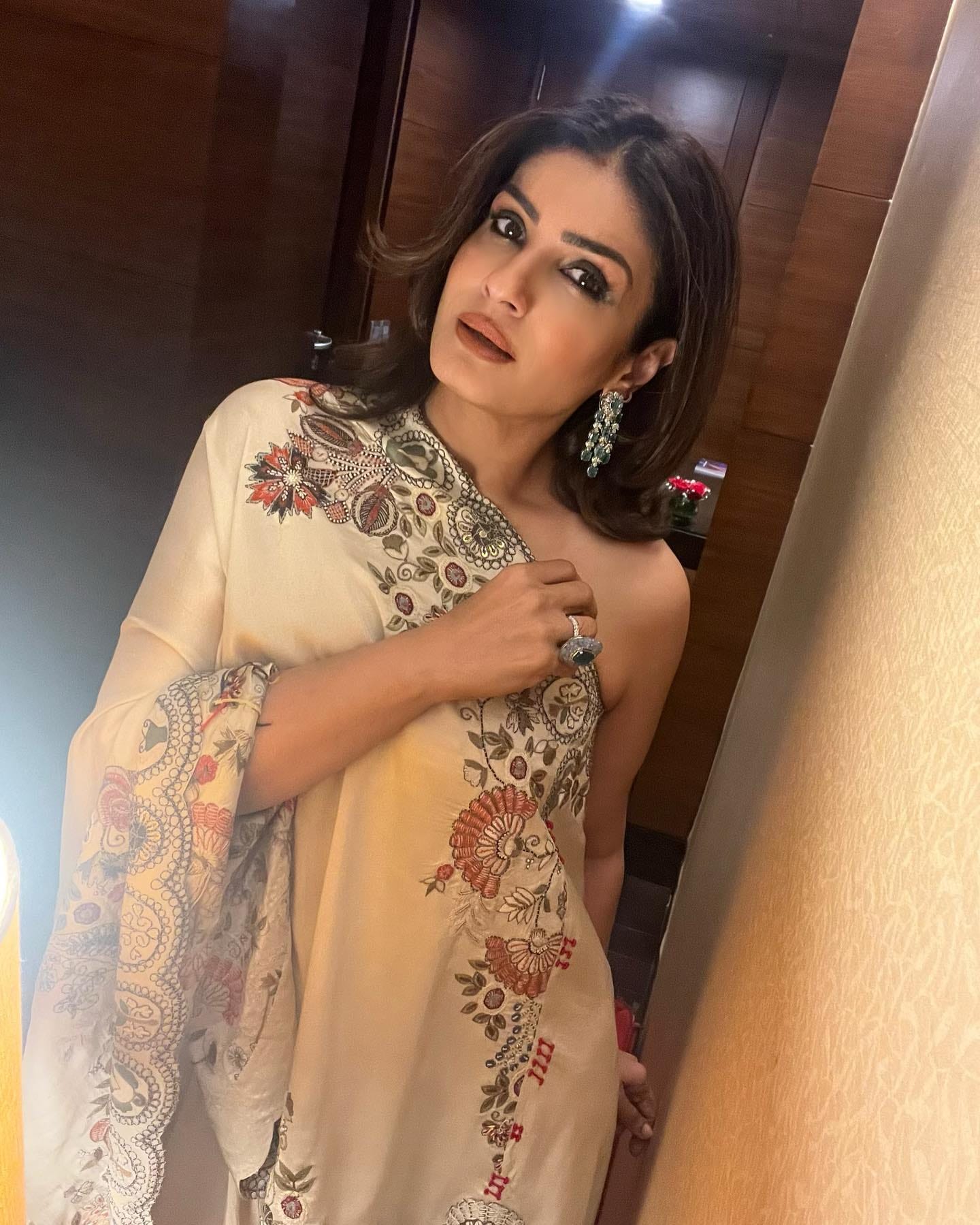 Raveena Tandon nude 10