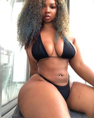 Ravie Loso nude 3