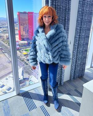 Reba Mcentire nude 9