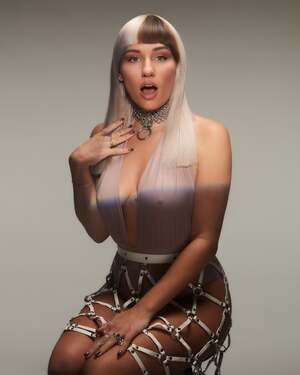 Reed Amber nude 3
