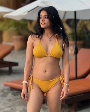 Riddhi Kumar nude 1