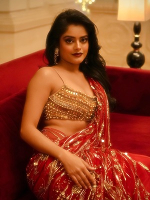 Riddhi Kumar nude 11