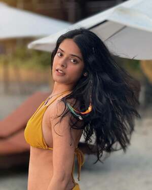Riddhi Kumar nude 5