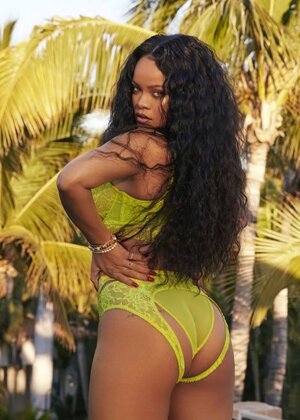 Rihanna nude 9