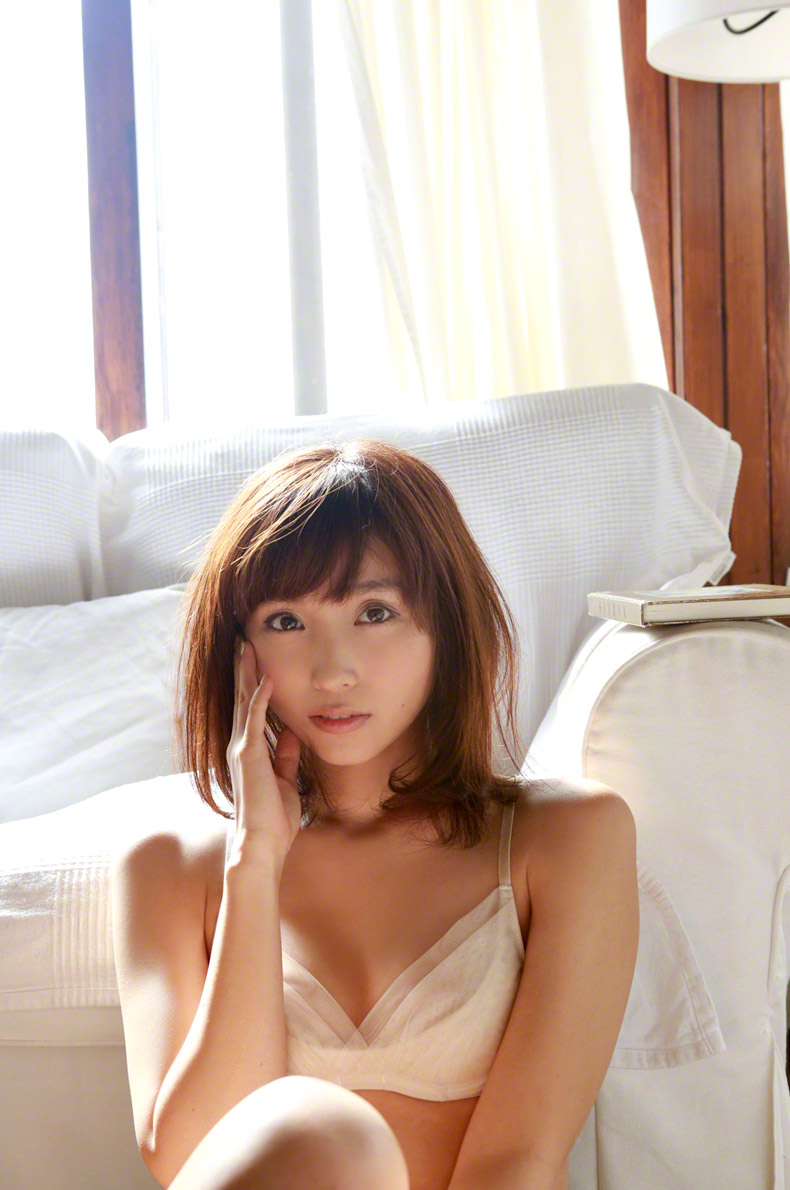 Risa Yoshiki nude 12
