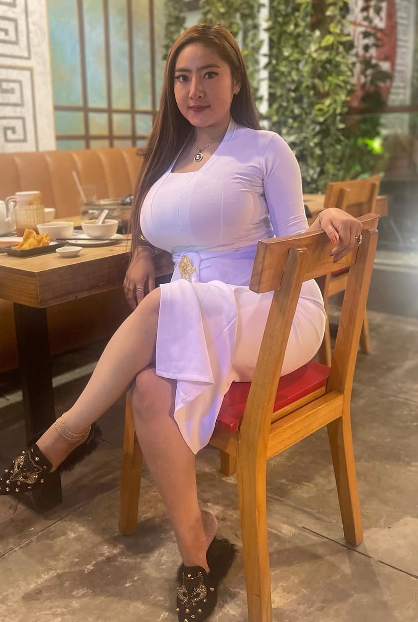 Riska Findiana nude 5