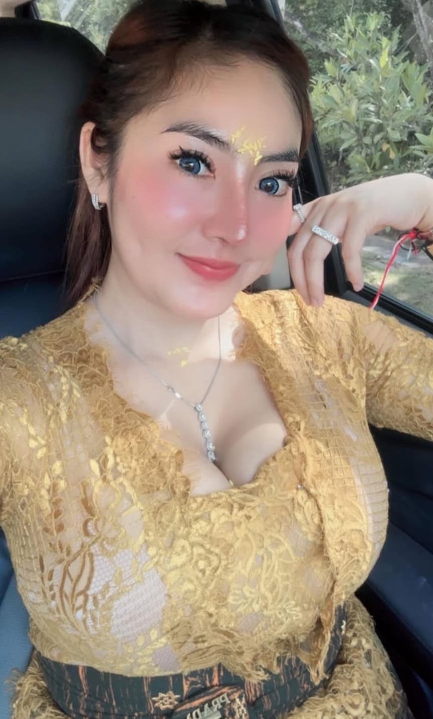 Riska Findiana nude 7
