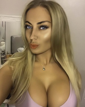 Roksana Gantova nude 3