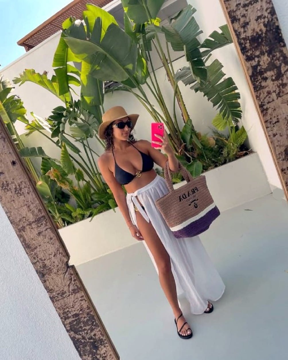 Roma Daravi nude 3