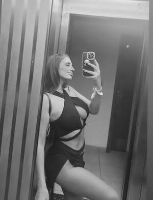 Romina Apai nude 7