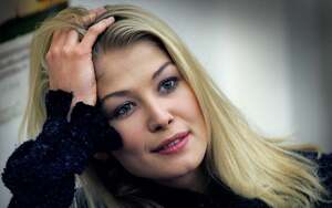 Rosamund Pike nude 5