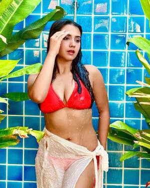 Roshni Walia nude 1