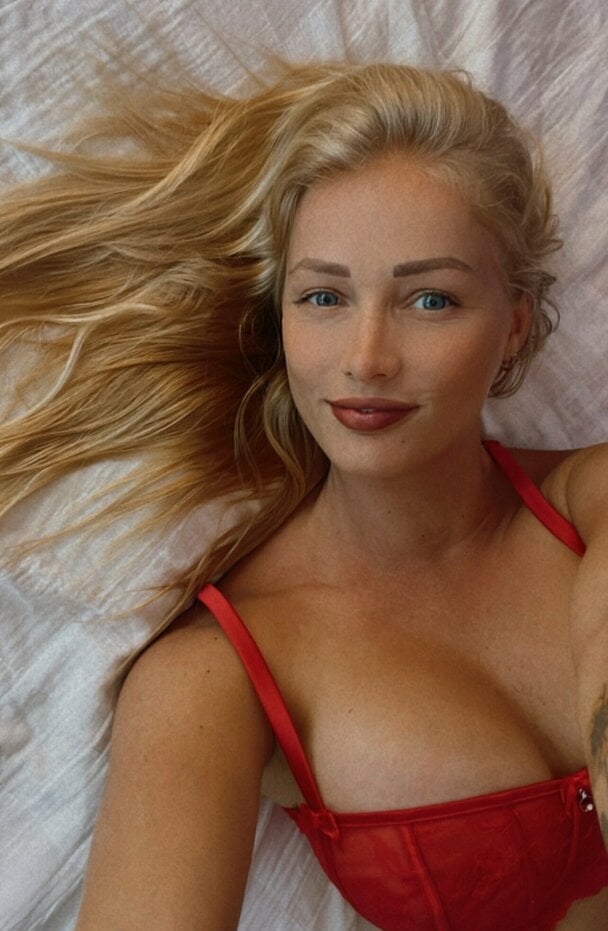 Rosie Van nude 7
