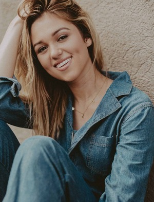 Sadie Robertson nude 10